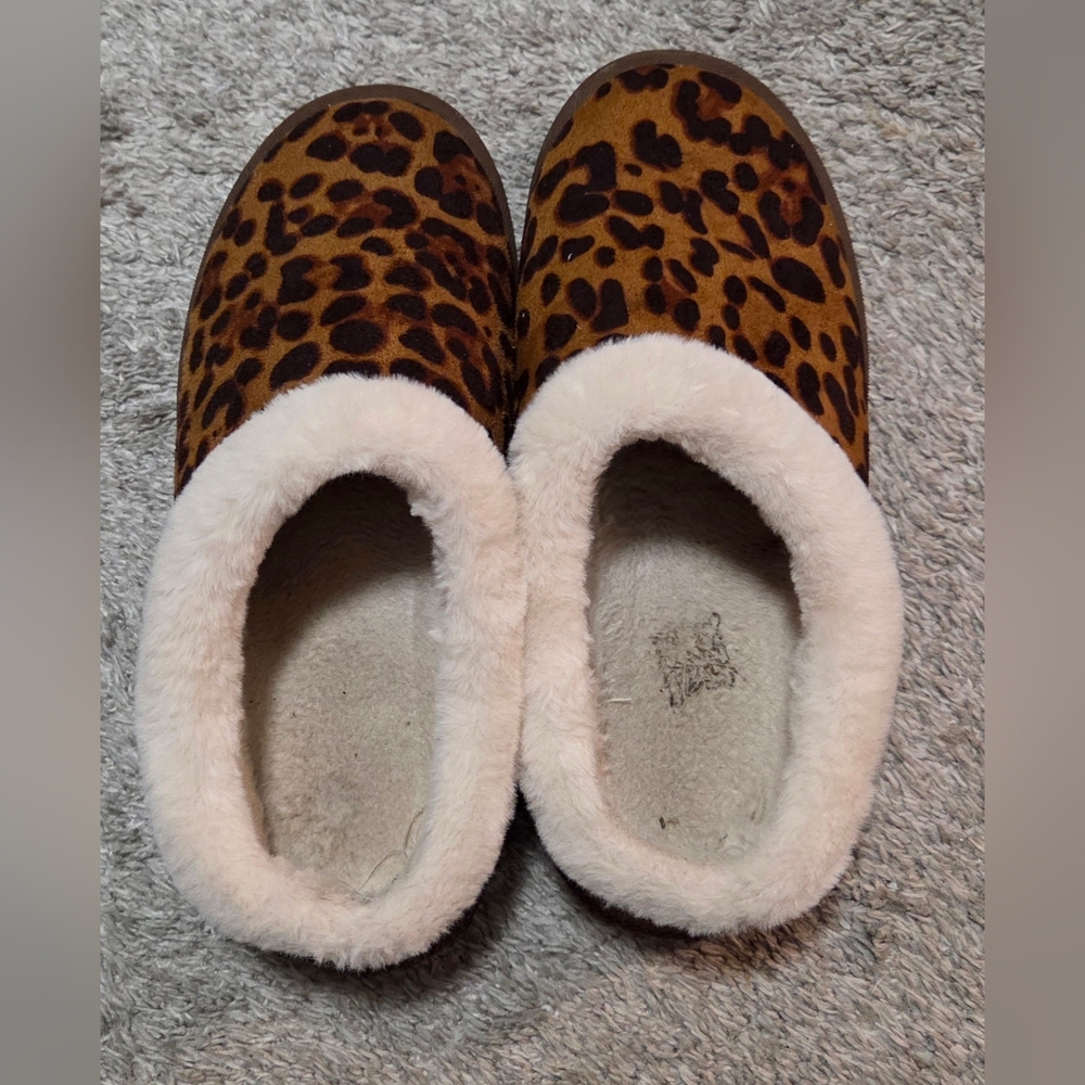 Leopard Print Fuzzy Platform Clogs - Picture 4 of 8